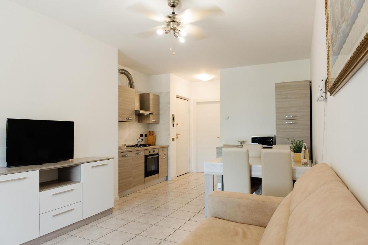 Appartamento Afrodite Desenzano del Garda Bagian luar foto