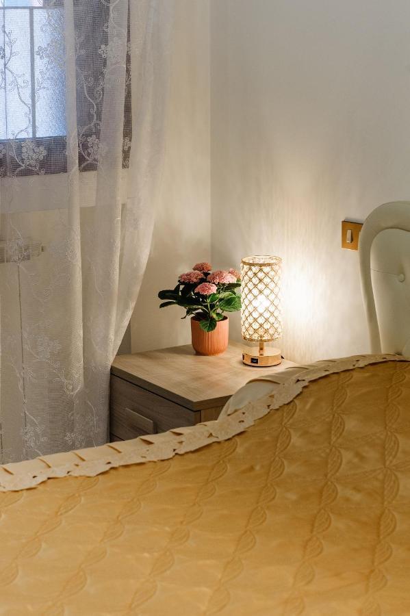 Appartamento Afrodite Desenzano del Garda Bagian luar foto
